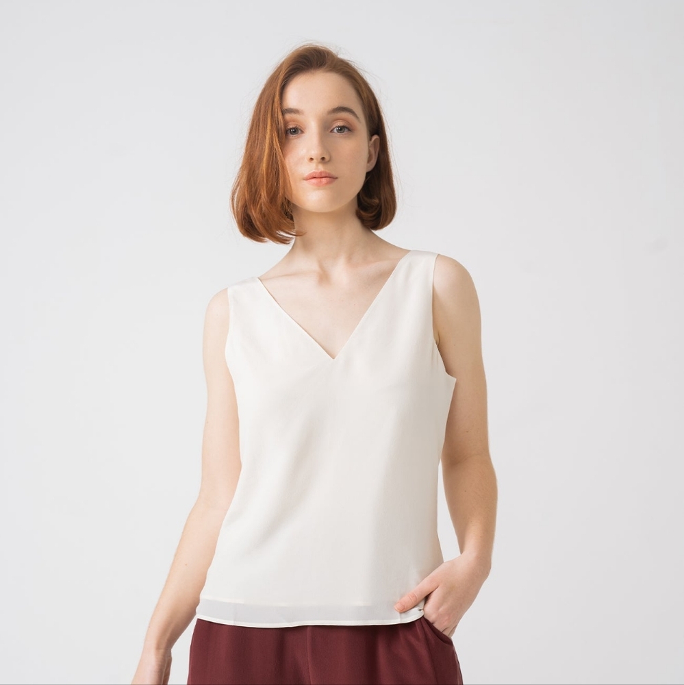 Grana Silk V-Neck Tank in Off White